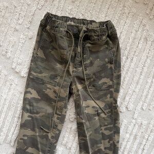 American eagle camo jogger pants